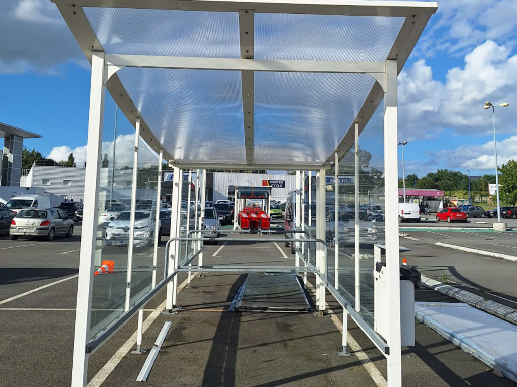 Nettoyage d&rsquo;un abri à chariots